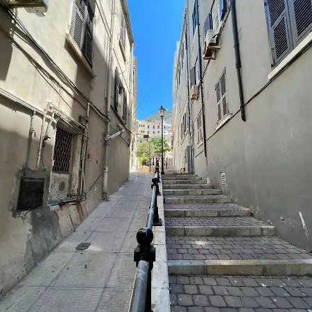 Eclectic 2br With Shared Terrace Perfect Getaway Apartment Gibraltar